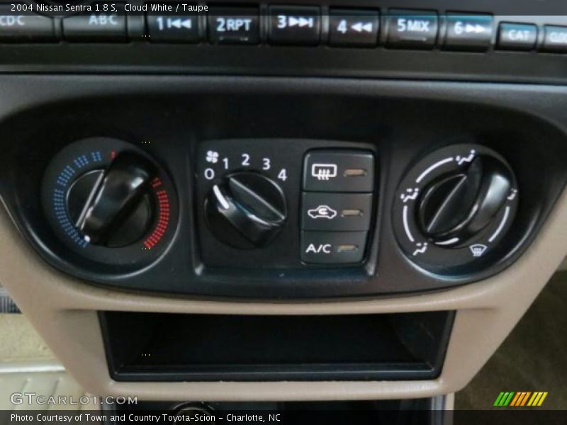 Cloud White / Taupe 2004 Nissan Sentra 1.8 S
