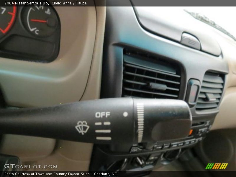 Cloud White / Taupe 2004 Nissan Sentra 1.8 S