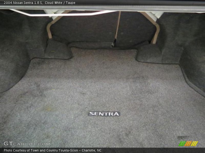 Cloud White / Taupe 2004 Nissan Sentra 1.8 S