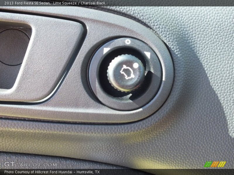 Lime Squeeze / Charcoal Black 2013 Ford Fiesta SE Sedan