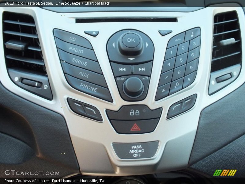 Lime Squeeze / Charcoal Black 2013 Ford Fiesta SE Sedan
