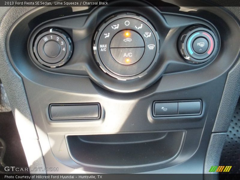 Lime Squeeze / Charcoal Black 2013 Ford Fiesta SE Sedan