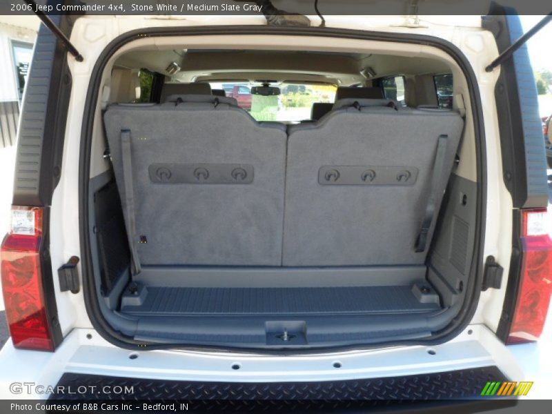 Stone White / Medium Slate Gray 2006 Jeep Commander 4x4