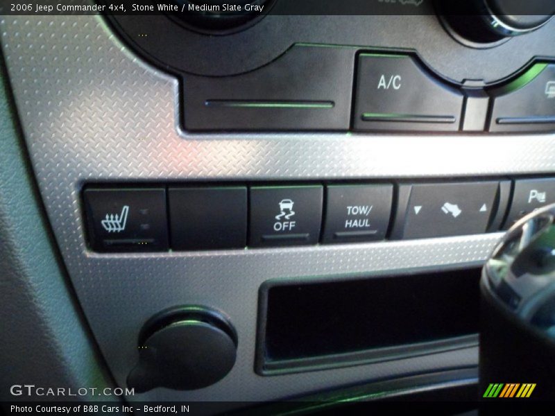 Stone White / Medium Slate Gray 2006 Jeep Commander 4x4