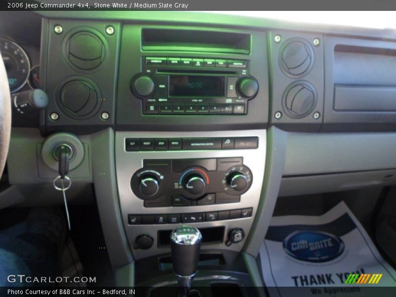 Stone White / Medium Slate Gray 2006 Jeep Commander 4x4