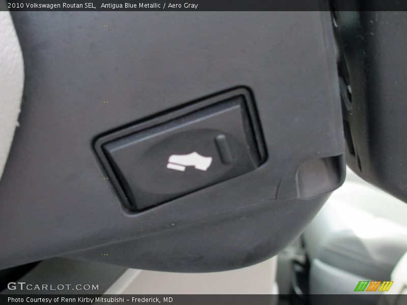 Antigua Blue Metallic / Aero Gray 2010 Volkswagen Routan SEL