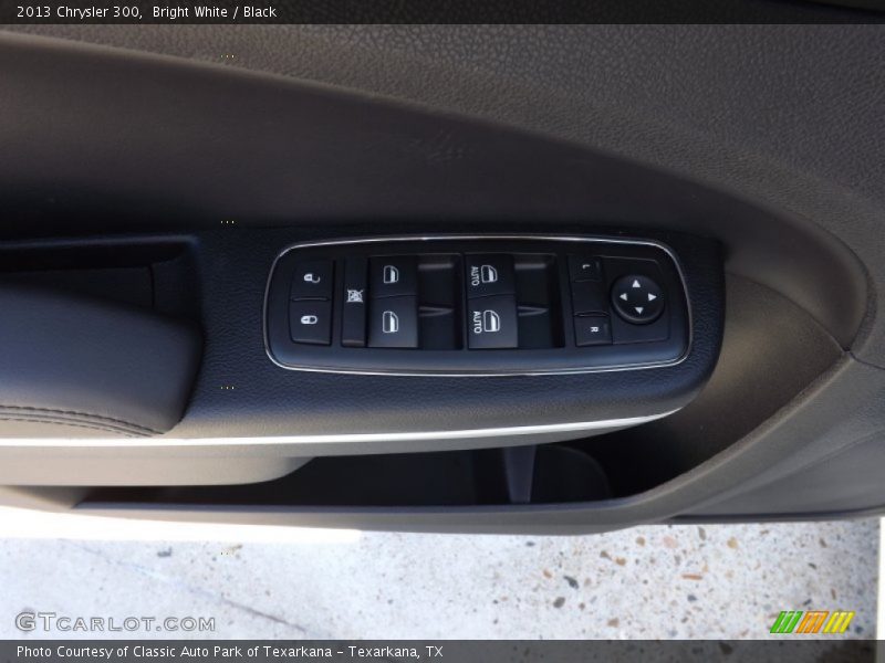 Bright White / Black 2013 Chrysler 300