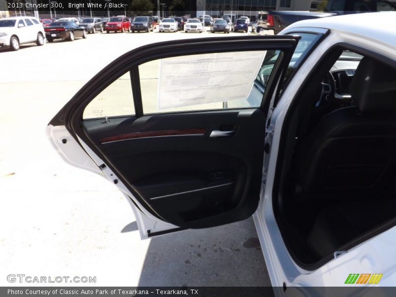 Bright White / Black 2013 Chrysler 300