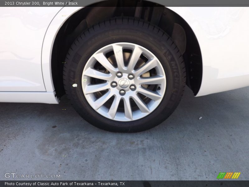 Bright White / Black 2013 Chrysler 300