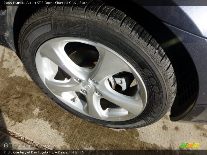 Charcoal Gray / Black 2009 Hyundai Accent SE 3 Door