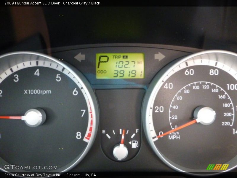 Charcoal Gray / Black 2009 Hyundai Accent SE 3 Door