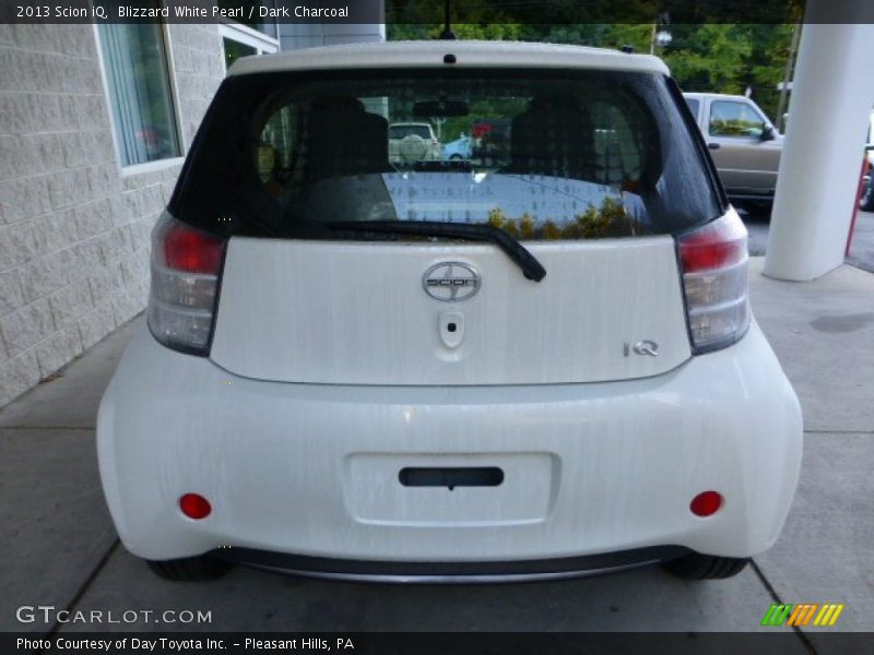 Blizzard White Pearl / Dark Charcoal 2013 Scion iQ