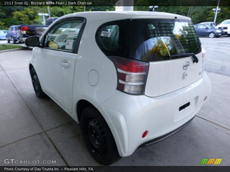 Blizzard White Pearl / Dark Charcoal 2013 Scion iQ