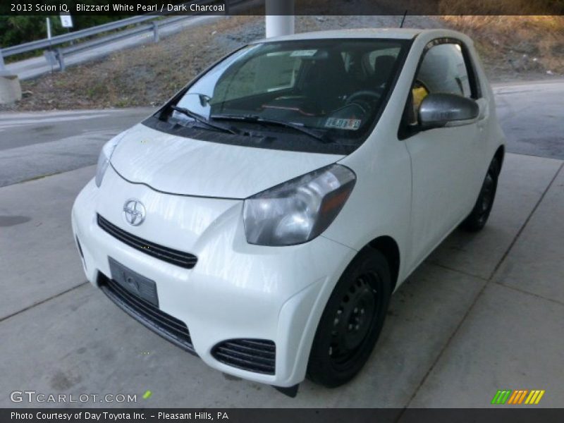 Blizzard White Pearl / Dark Charcoal 2013 Scion iQ