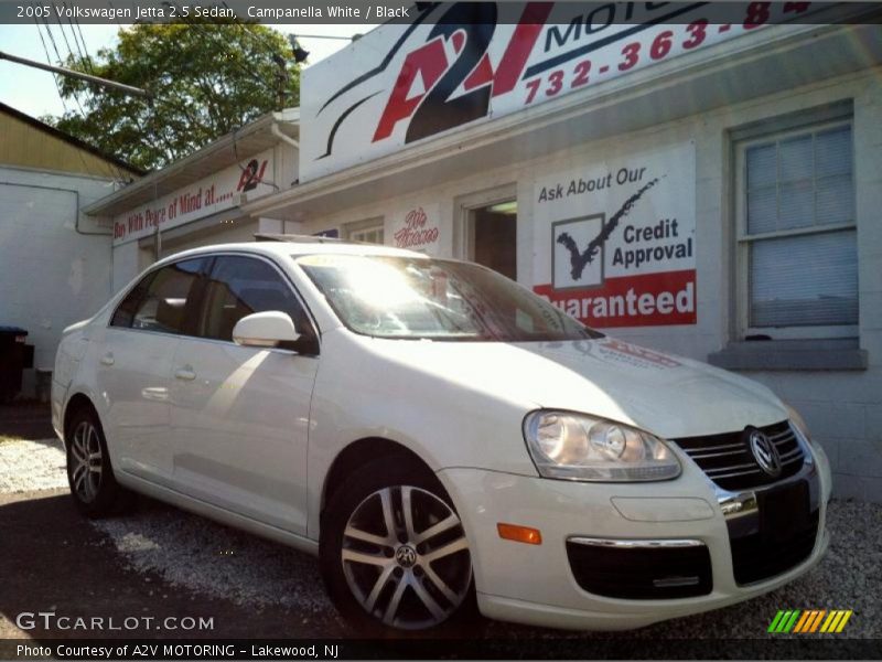 Campanella White / Black 2005 Volkswagen Jetta 2.5 Sedan