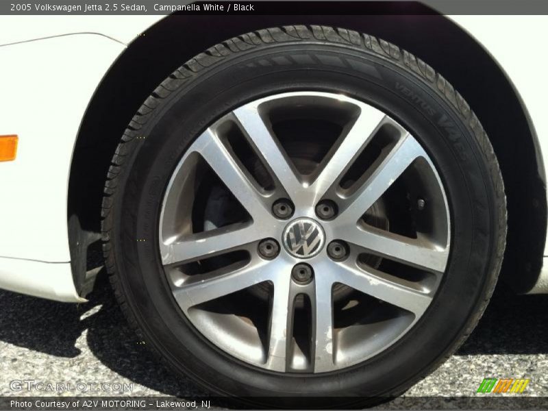 Campanella White / Black 2005 Volkswagen Jetta 2.5 Sedan