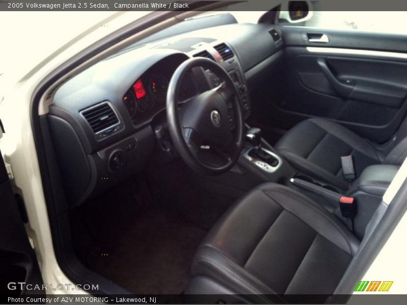 Campanella White / Black 2005 Volkswagen Jetta 2.5 Sedan