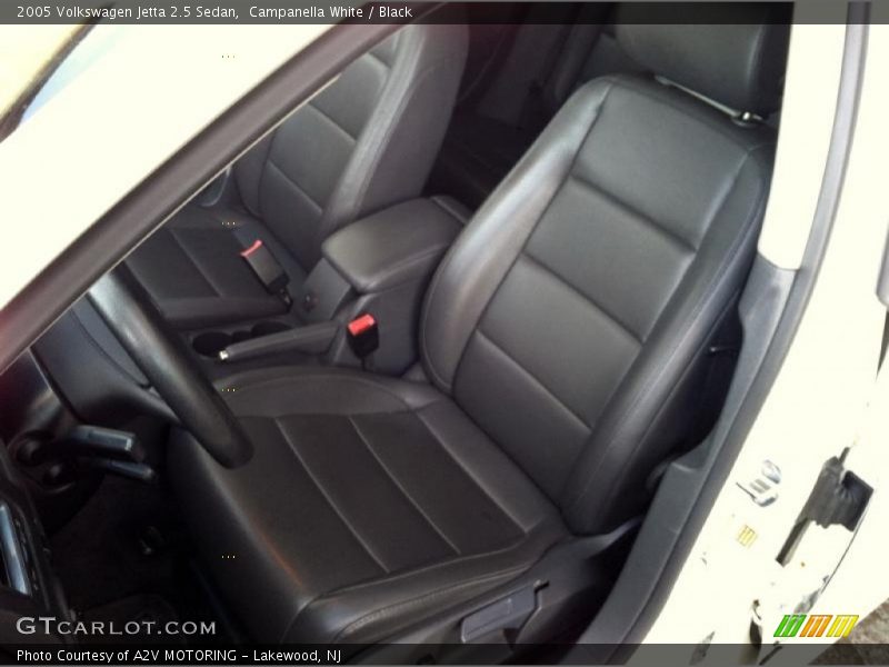 Campanella White / Black 2005 Volkswagen Jetta 2.5 Sedan