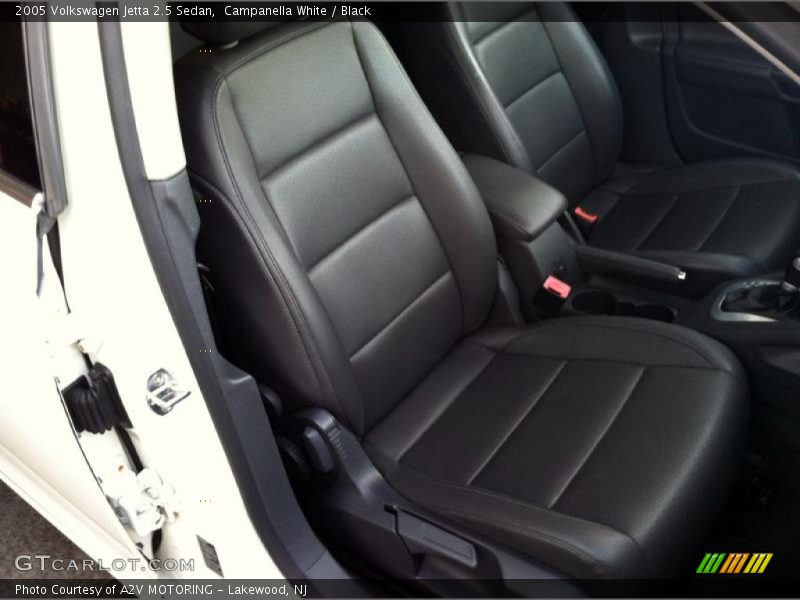Campanella White / Black 2005 Volkswagen Jetta 2.5 Sedan