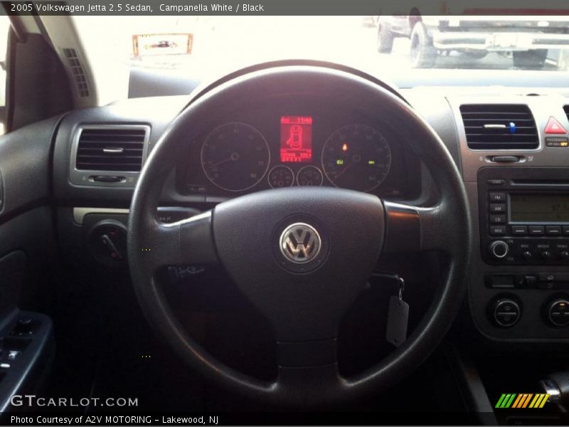 Campanella White / Black 2005 Volkswagen Jetta 2.5 Sedan