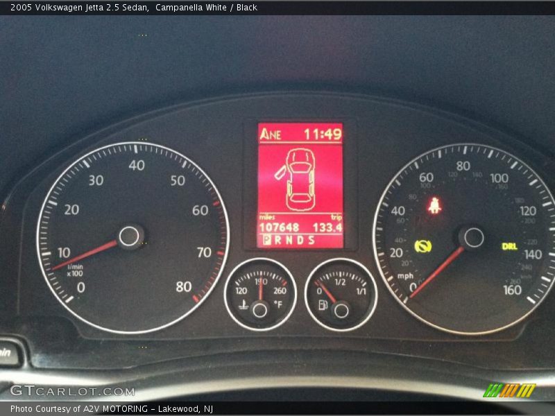 Campanella White / Black 2005 Volkswagen Jetta 2.5 Sedan