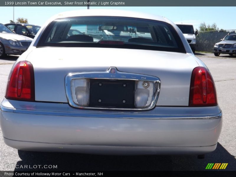 Silver Frost Metallic / Light Graphite 1999 Lincoln Town Car Executive