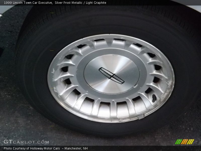 Silver Frost Metallic / Light Graphite 1999 Lincoln Town Car Executive
