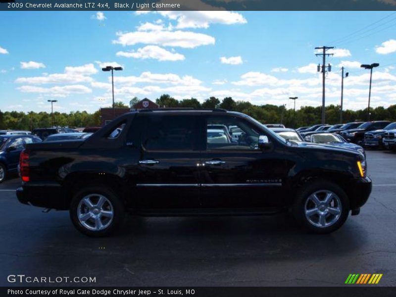Black / Light Cashmere 2009 Chevrolet Avalanche LTZ 4x4