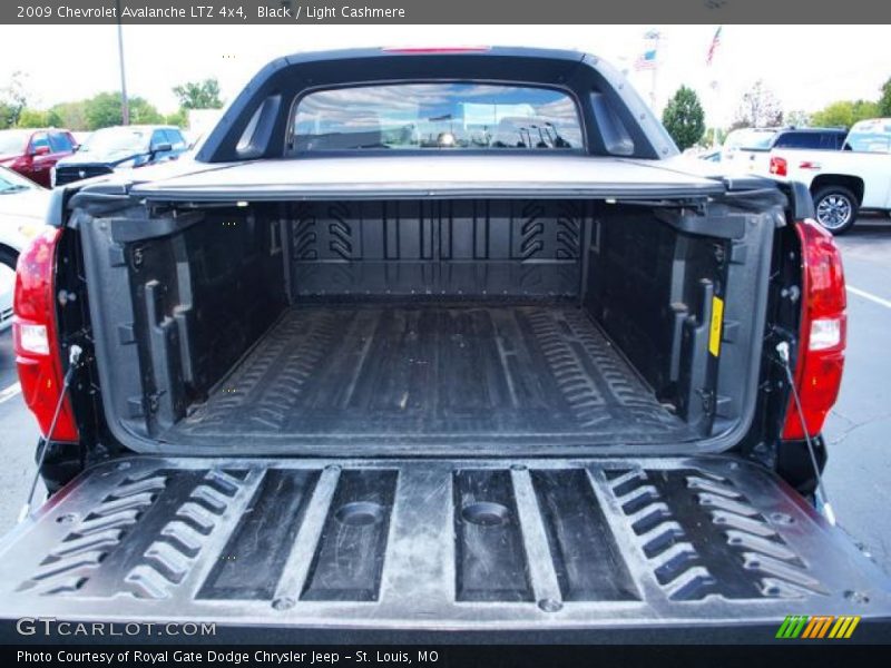 Black / Light Cashmere 2009 Chevrolet Avalanche LTZ 4x4