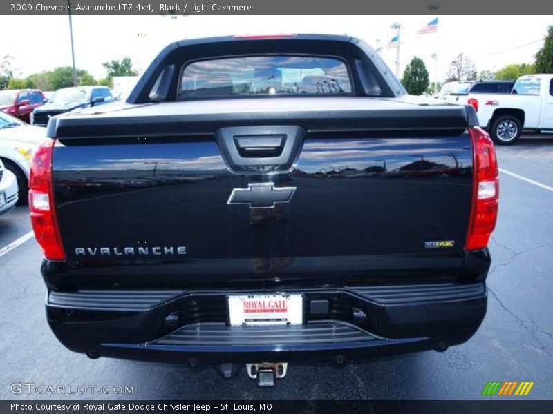 Black / Light Cashmere 2009 Chevrolet Avalanche LTZ 4x4