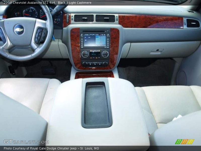 Black / Light Cashmere 2009 Chevrolet Avalanche LTZ 4x4