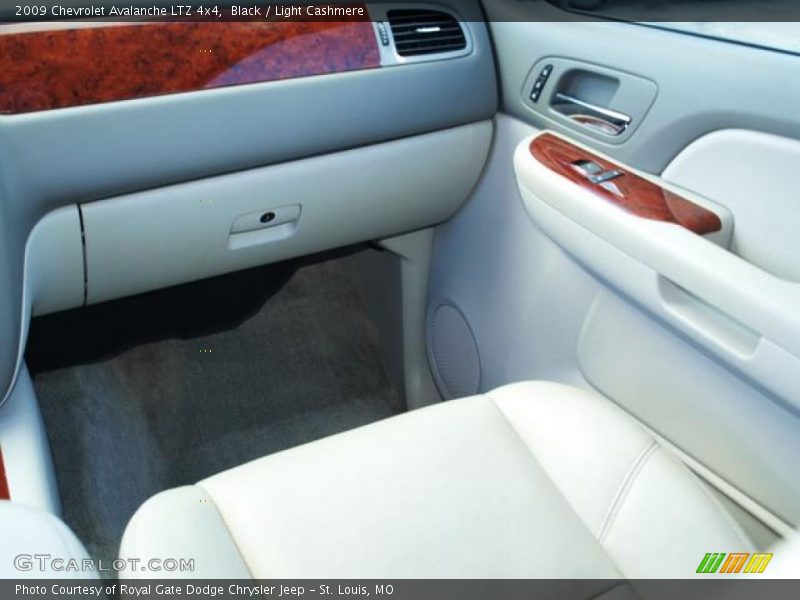 Black / Light Cashmere 2009 Chevrolet Avalanche LTZ 4x4