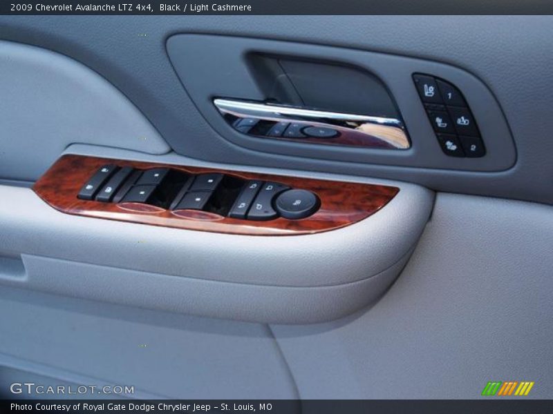 Black / Light Cashmere 2009 Chevrolet Avalanche LTZ 4x4