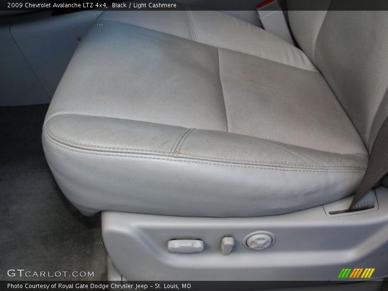 Black / Light Cashmere 2009 Chevrolet Avalanche LTZ 4x4