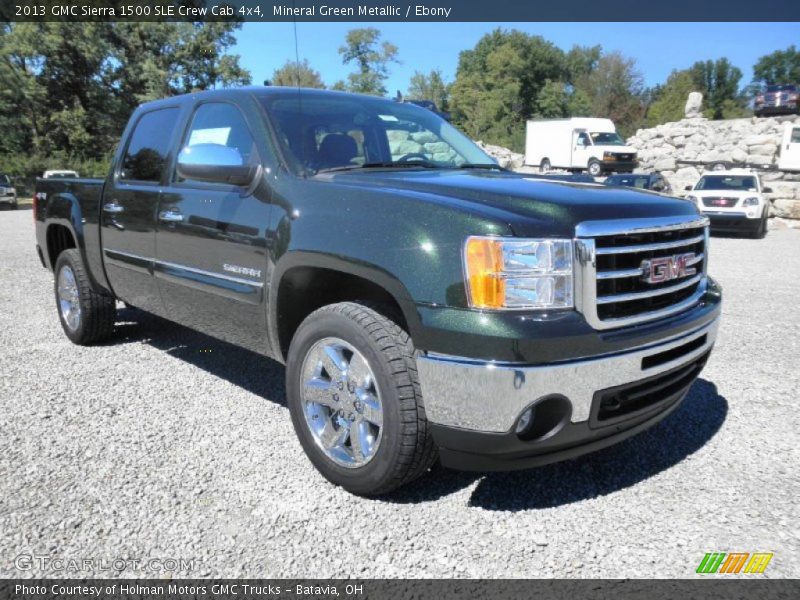 Front 3/4 View of 2013 Sierra 1500 SLE Crew Cab 4x4