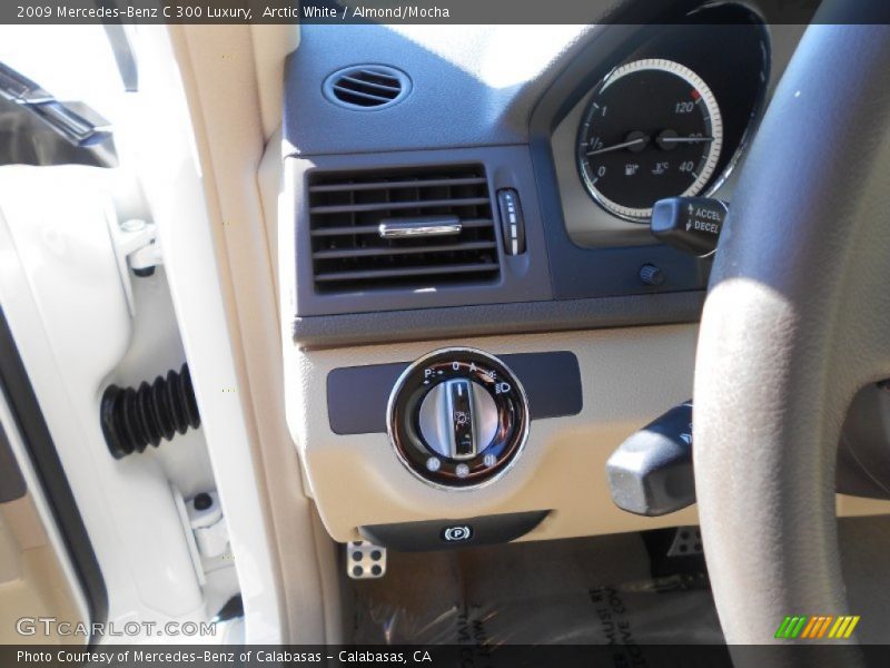 Arctic White / Almond/Mocha 2009 Mercedes-Benz C 300 Luxury