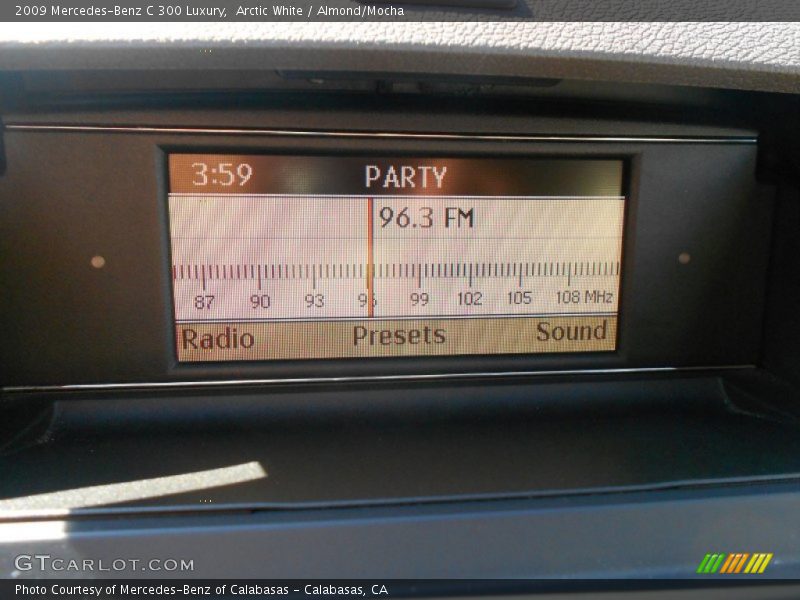 Arctic White / Almond/Mocha 2009 Mercedes-Benz C 300 Luxury