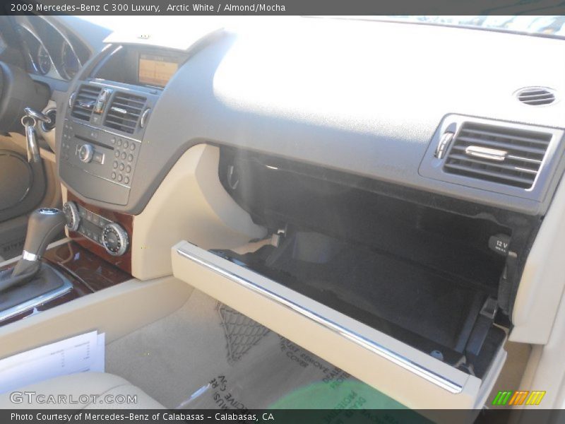 Arctic White / Almond/Mocha 2009 Mercedes-Benz C 300 Luxury