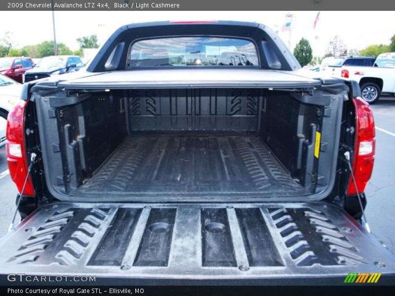 Black / Light Cashmere 2009 Chevrolet Avalanche LTZ 4x4