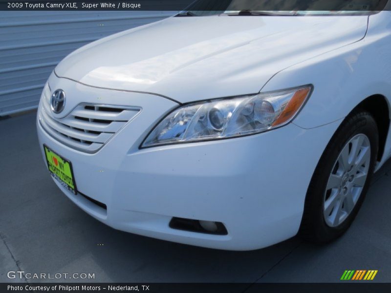 Super White / Bisque 2009 Toyota Camry XLE