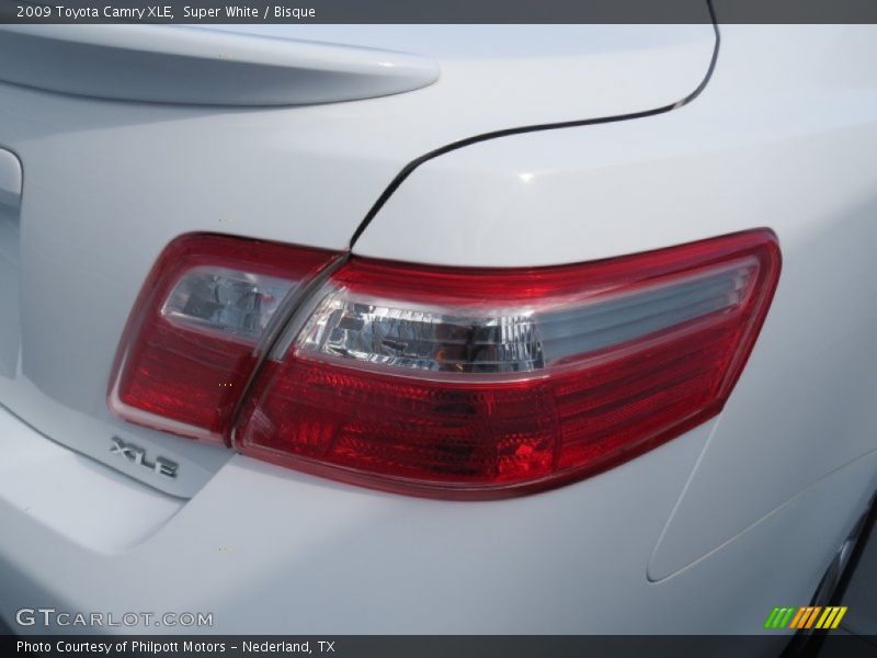 Super White / Bisque 2009 Toyota Camry XLE