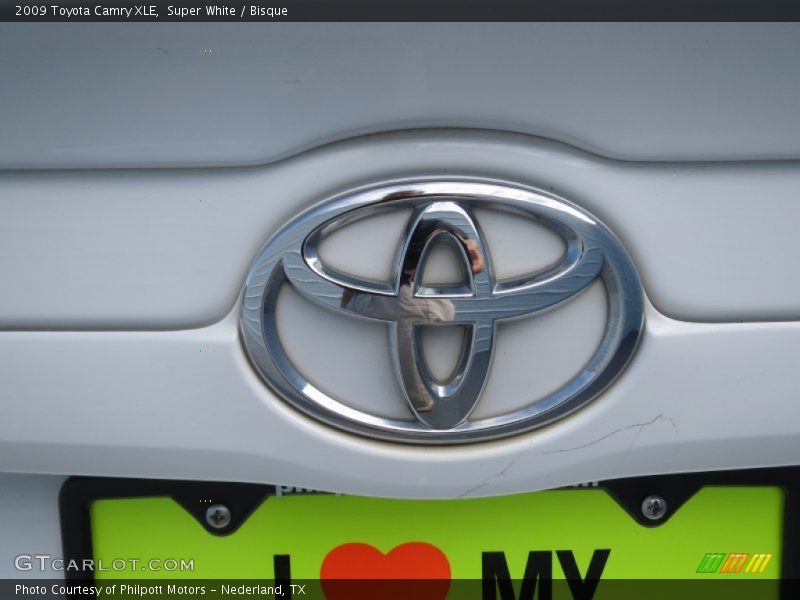 Super White / Bisque 2009 Toyota Camry XLE