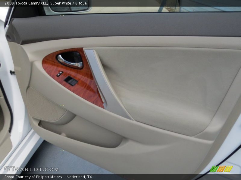 Super White / Bisque 2009 Toyota Camry XLE