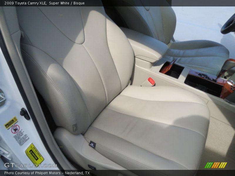 Super White / Bisque 2009 Toyota Camry XLE