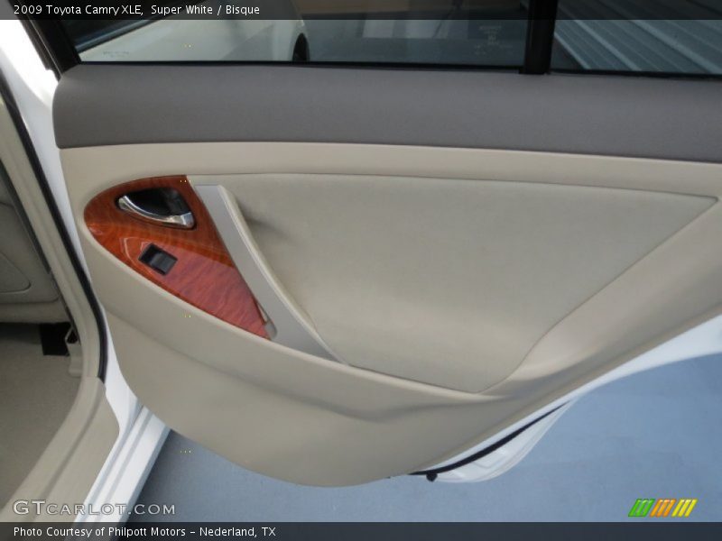 Super White / Bisque 2009 Toyota Camry XLE