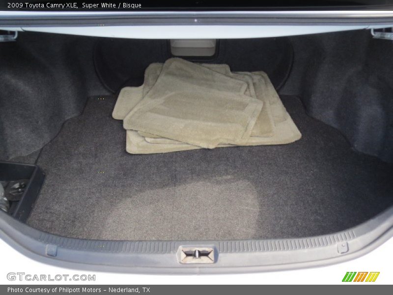 Super White / Bisque 2009 Toyota Camry XLE