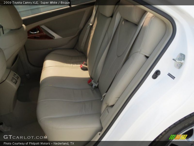 Super White / Bisque 2009 Toyota Camry XLE