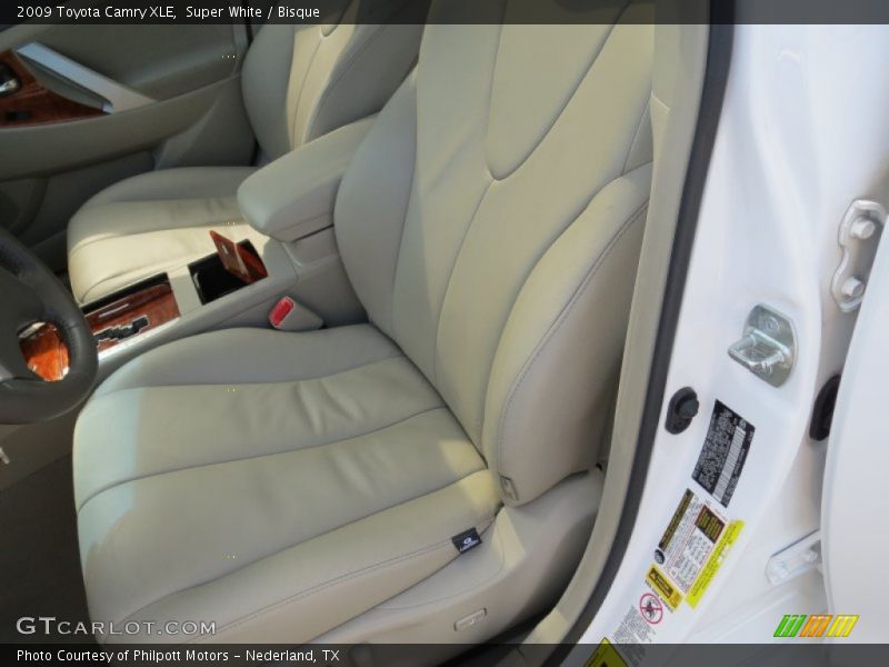 Super White / Bisque 2009 Toyota Camry XLE