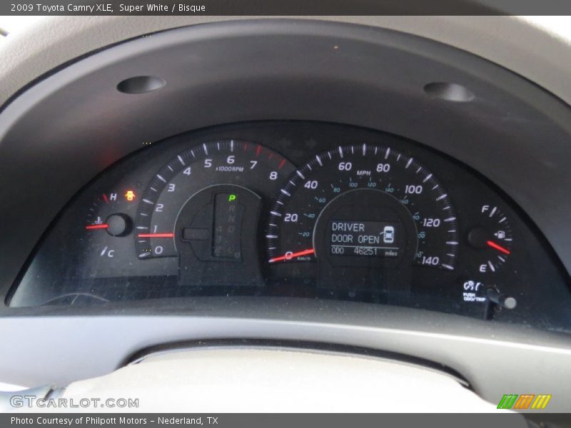 Super White / Bisque 2009 Toyota Camry XLE