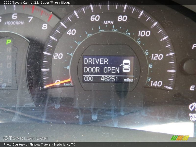 Super White / Bisque 2009 Toyota Camry XLE